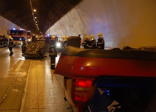 Schwerer VU auf der S6 im Ganzsteintunnel!