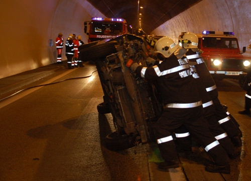 Schwerer VU auf der S6 im Ganzsteintunnel!
