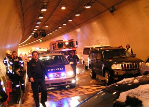 Verkehrsunfall im Spitalertunnel